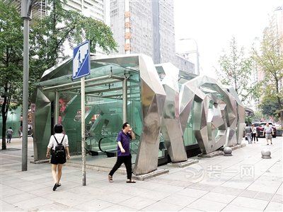 地下通道变时空隧道 重庆首批创意地下通道装饰亮了